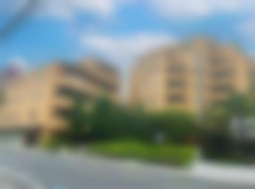 人通りの多い好立地★区分収益売り店舗